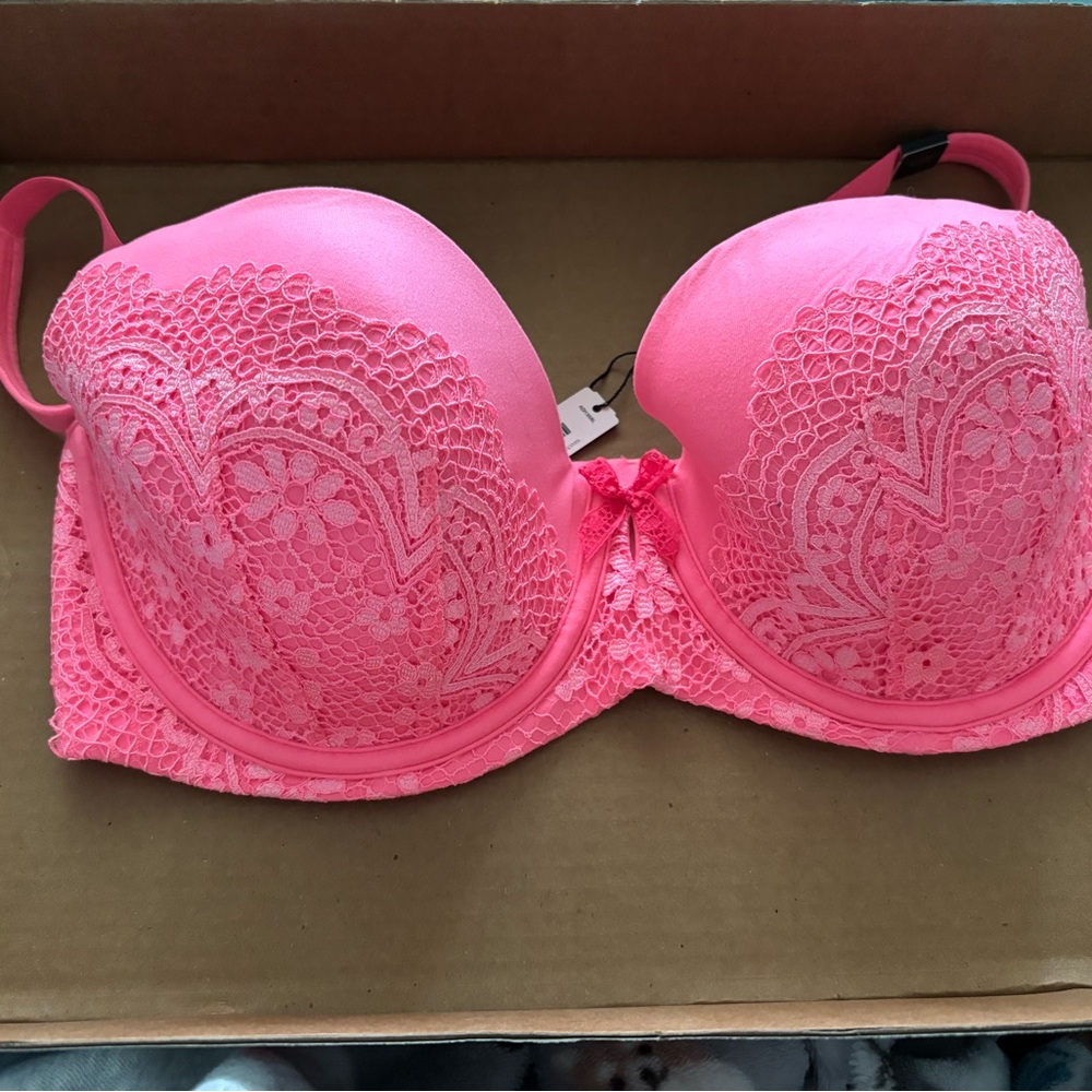 Victoria's Secret Coral Lace Underwire Bra